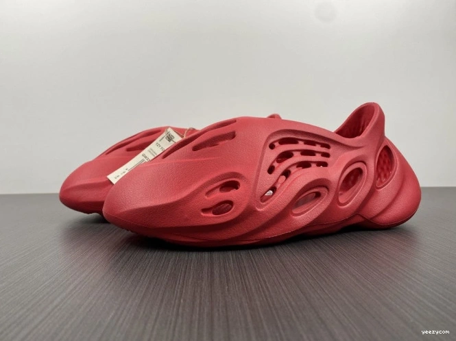 Adidas CW3355 Foam Yeezy Red 1014